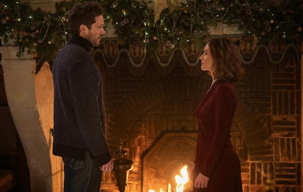 „Champagne Problems“-Trailer mit Minka Kelly: Netflix Weihnachtsfilme 2025 – Teil 2